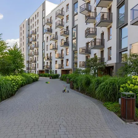 Modern Cinema Experience By Renters アパート